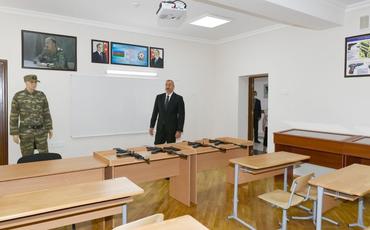 Prezident İlham Əliyev Bakıda orta məktəbin yeni korpusunun açılışında iştirak edib