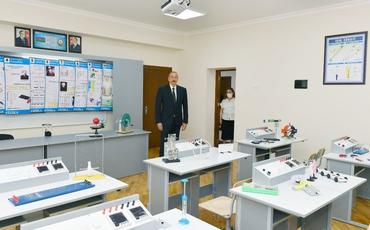 Prezident İlham Əliyev Bakıda orta məktəbin yeni korpusunun açılışında iştirak edib