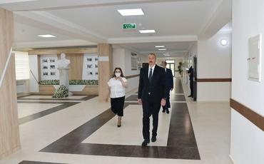 Prezident İlham Əliyev Bakıda orta məktəbin yeni korpusunun açılışında iştirak edib
