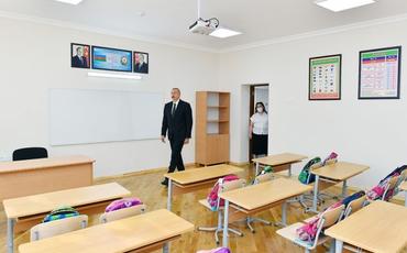 Prezident İlham Əliyev Bakıda orta məktəbin yeni korpusunun açılışında iştirak edib