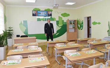 Prezident İlham Əliyev Bakıda orta məktəbin yeni korpusunun açılışında iştirak edib