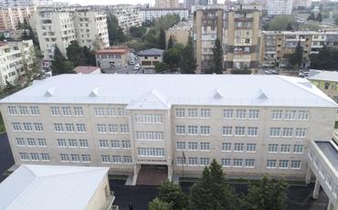 Prezident İlham Əliyev Bakıda orta məktəbin yeni korpusunun açılışında iştirak edib