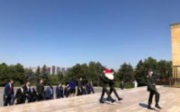 Milli Məclisin nümayəndə heyəti Mustafa Kamal Atatürkün məzarını ziyarət edib