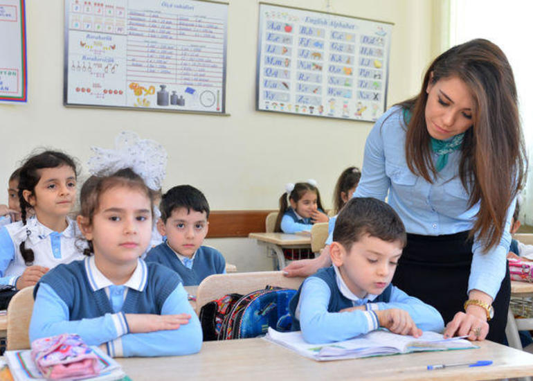 Dərslərin distant keçirilməsi müəllimlərin maaşına təsir edəcək? - Rəsmi açıqlama