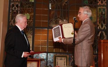 Azərbaycanın "Dostluq" ordeni rusiyalı yazıçı Albert Lixanova təqdim olunub