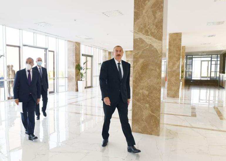 Prezident İlham Əliyev Sumqayıt Kimya Sənaye Parkının nəzdində Peşə Təhsil Mərkəzinin açılışında iştirak edib