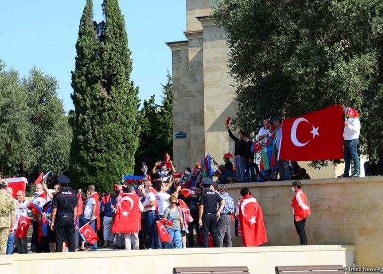 Bakıda Türkiyəyə dəstək aksiyası keçirilib