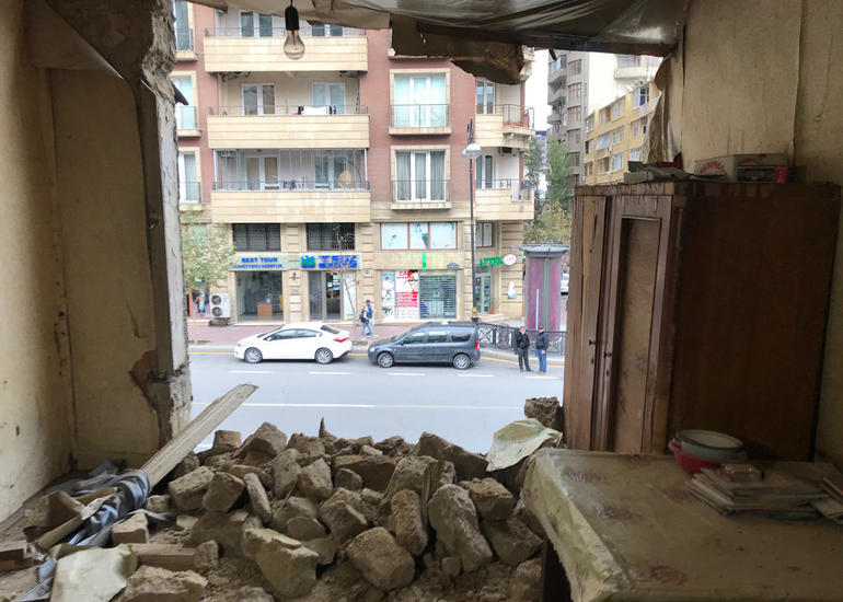 "Torqovı"da tavanı çökən bina təmir edilir - RƏSMİ