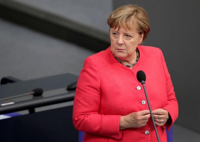 Angela Merkel Ermənistan və Azərbaycanı atəşkəsi bərpa etməyə çağırıb