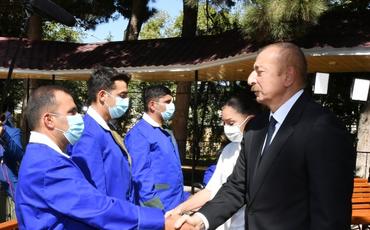 Prezident İlham Əliyev və Mehriban Əliyeva yaralı hərbçilərlə görüşüblər