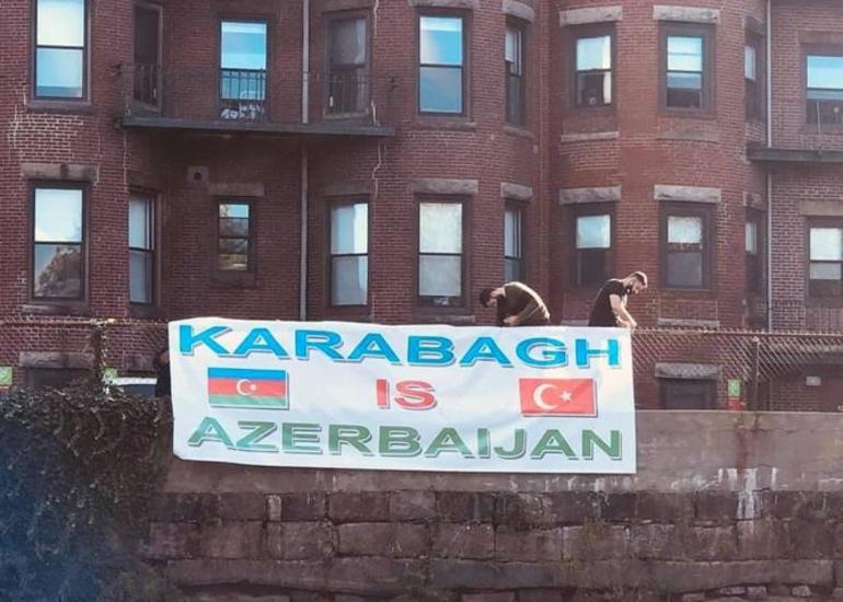 Bostonda “Qarabağ Azərbaycandır” plakatı asılıb