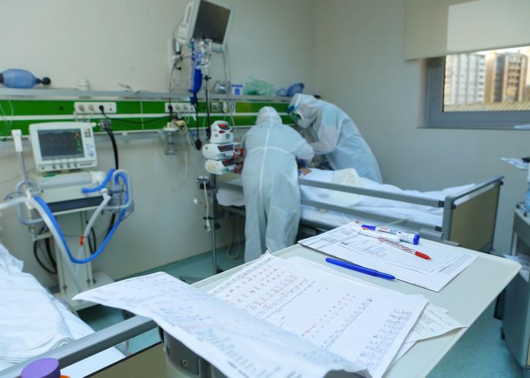 İranda ötən sutkada 303 nəfər koronavirusdan ölüb