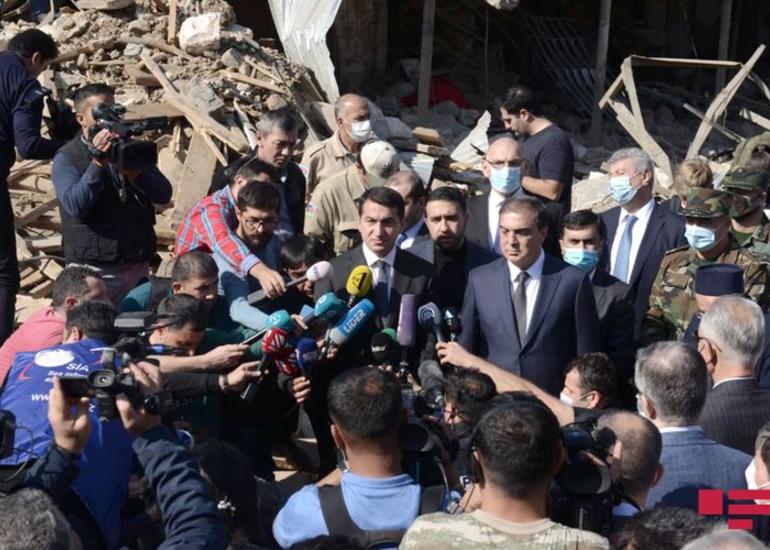Hikmət Hacıyev: "Humanitar atəşkəslə bağlı bəzi parametrlərin araşdırılması lazımdır"
