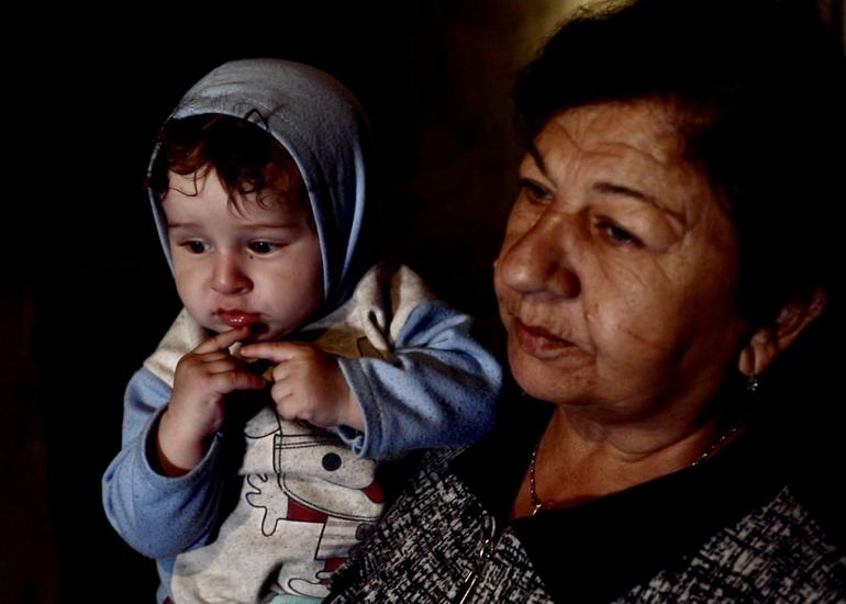 Tərtərdə düşmən atəşinə məruz qalan 6 aylıq Fariz və nənəsi - BBC müxbirinin paylaşımı