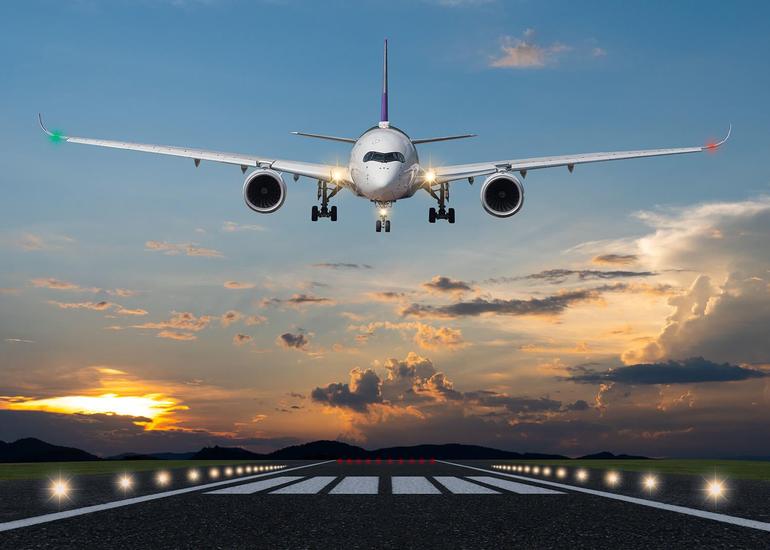 Panama beynəlxalq aviareysləri bərpa edir