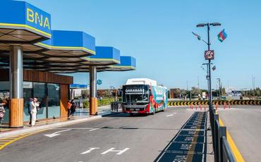 Paytaxtda marşrut avtobuslarının bəziləri maraqlı tərtibatda xəttə çıxarılıb