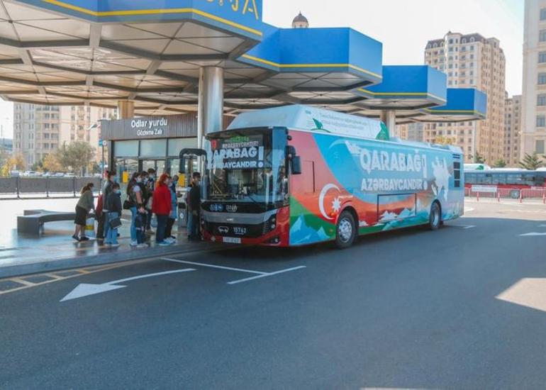 Paytaxtda marşrut avtobuslarının bəziləri maraqlı tərtibatda xəttə çıxarılıb