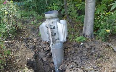 Azərbaycanın cəbhəyanı 9 rayonunda düşmənin atdığı top mərmiləri, raketin döyüş başlığı və dron qalıqları aşkarlanıb