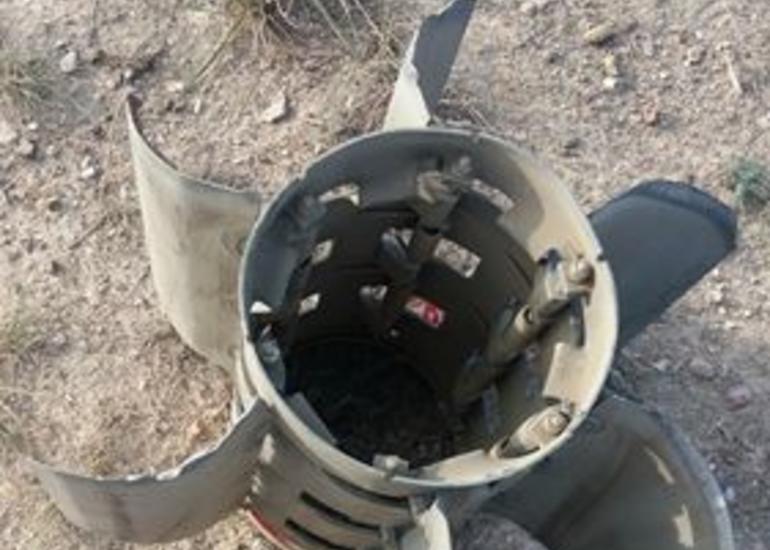 Azərbaycanın cəbhəyanı 9 rayonunda düşmənin atdığı top mərmiləri, raketin döyüş başlığı və dron qalıqları aşkarlanıb