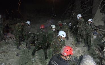 FHN: Gəncədə dağıntılar altından 13 nəfərin meyiti çıxarılıb