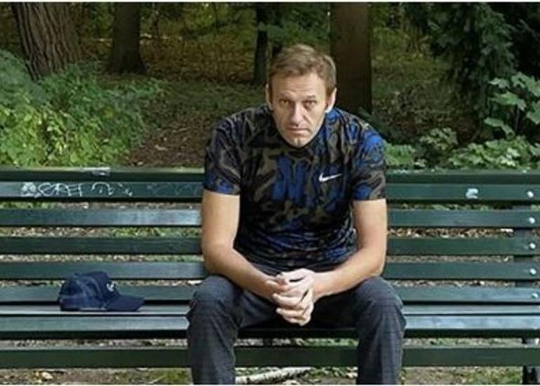 ABŞ telekanalında Navalnının çox sayda mühafizəçilərilə birgə görüntüləri yayımlanıb