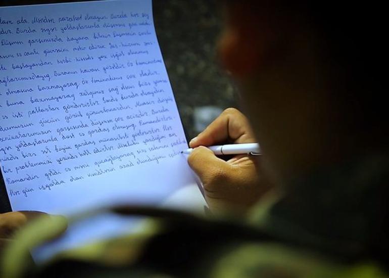 Azərbaycan əsgəri ailəsinə məktub yazıb: "Belə tarixi döyüşün iştirakçısı olduğum üçün şərəf hissi keçirirəm"