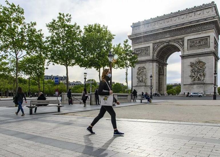 Parisdə bomba həyəcanı ilə əlaqədar Şarl de Qoll meydanı boşaldılıb