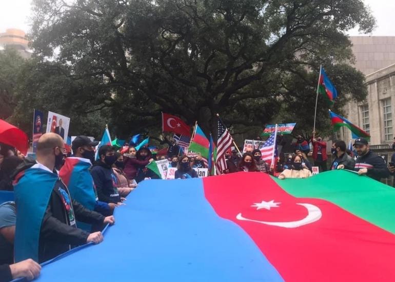 ABŞ-ın Hyuston şəhərində Ermənistanın təcavüzünə qarşı etiraz və Azərbaycan Ordusuna dəstək aksiyası keçirilib