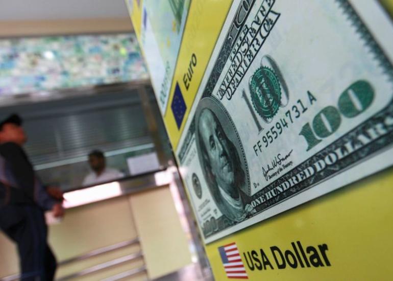 Azərbaycan əhalisi sentyabrda nağd dollar alışını və satışını artırıb