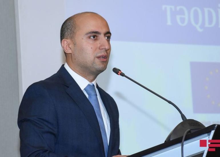 Nazir birinci kurs tələbələrinə qeydiyyatdan keçməklə bağlı müraciət edib