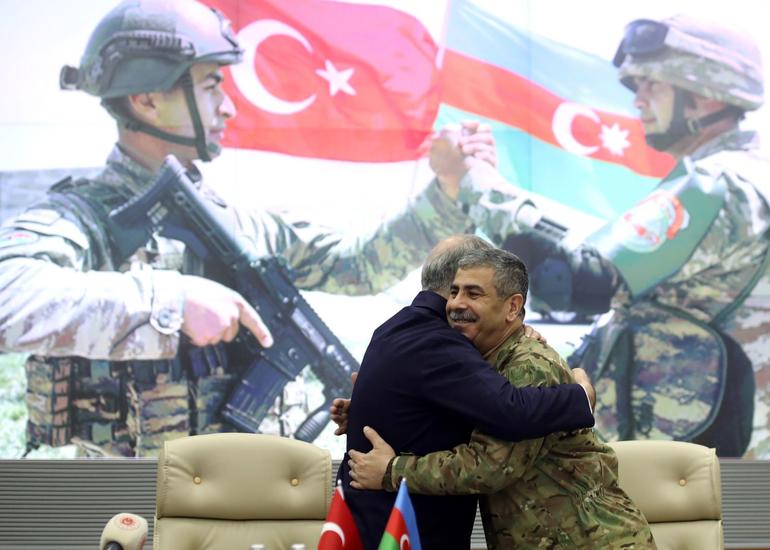 Hulusi Akar, Zakir Həsənov və digər yüksək vəzifəli hərbiçilər Müdafiə Nazirliyində görüş keçiriblər