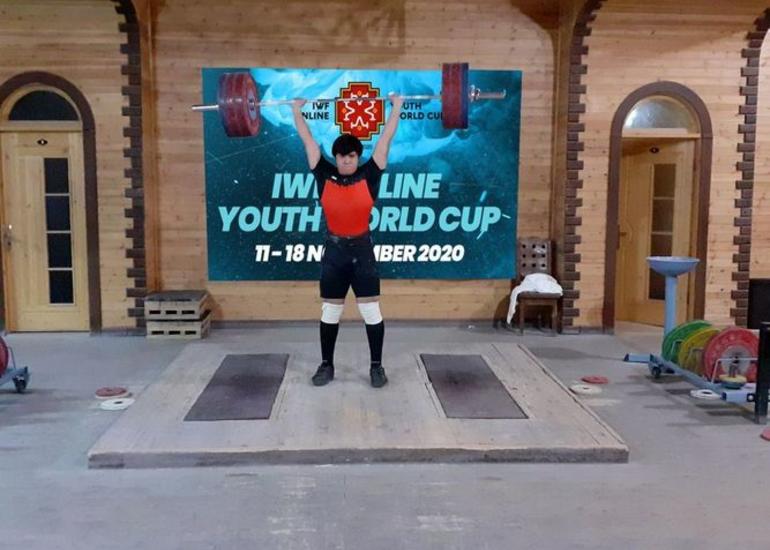 Azərbaycan atleti Dünya Kubokunda bir qızıl, iki gümüş medal qazanıb