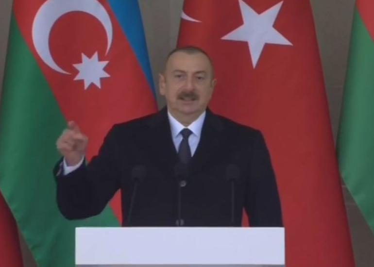 Prezident: “Ordumuz qayalarla Şuşaya qalxaraq əlbəyaxa döyüşdə düşməni məhv etdi, Azərbaycan bayrağını Şuşada qaldırdı”