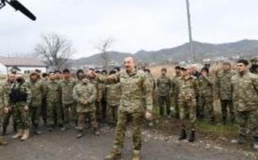 Prezident İlham Əliyev Qubadlının Xanlıq kəndində əsgərlərlə görüşüb