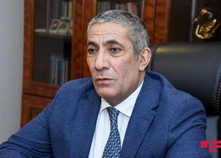 Siyavuş Novruzov deputatlara noutbuk verilməsini istəyib