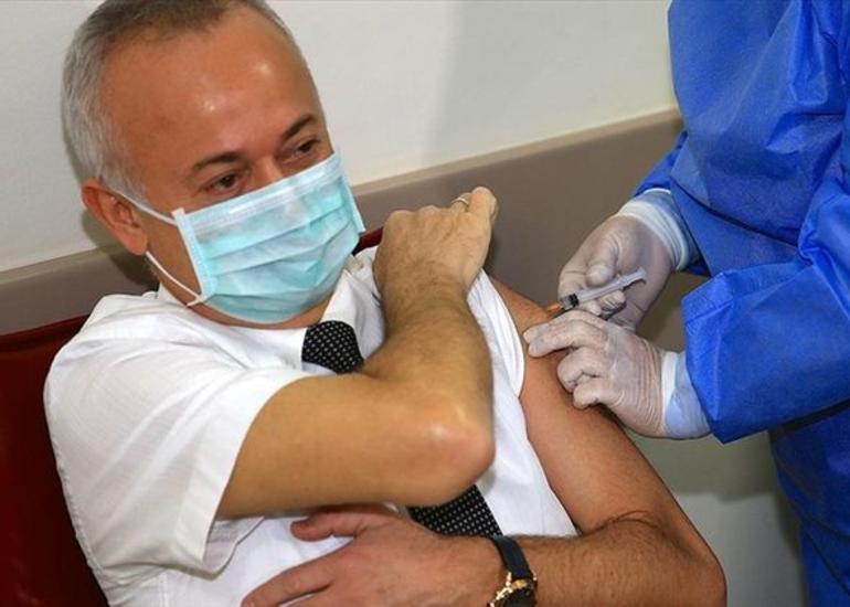 Türkiyədə koronavirusa qarşı vaksinasiya prosesinə başlanılıb