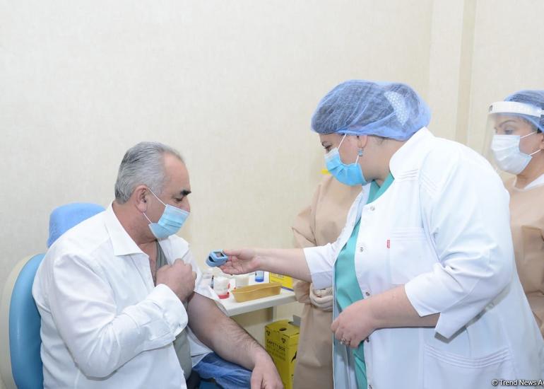 Siyasi partiya nümayəndələri vaksinasiya olunur