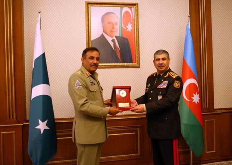 Azərbaycanla Pakistan arasında hərbi əməkdaşlığın istiqamətləri müzakirə olunub
