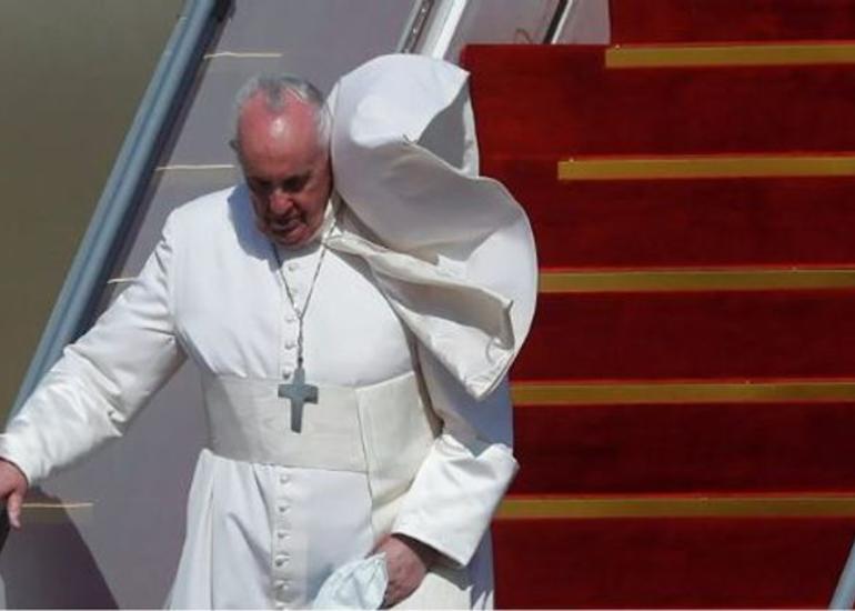 Papa Fransisk: “Qadına hörmət olunsun və qorunsun!”