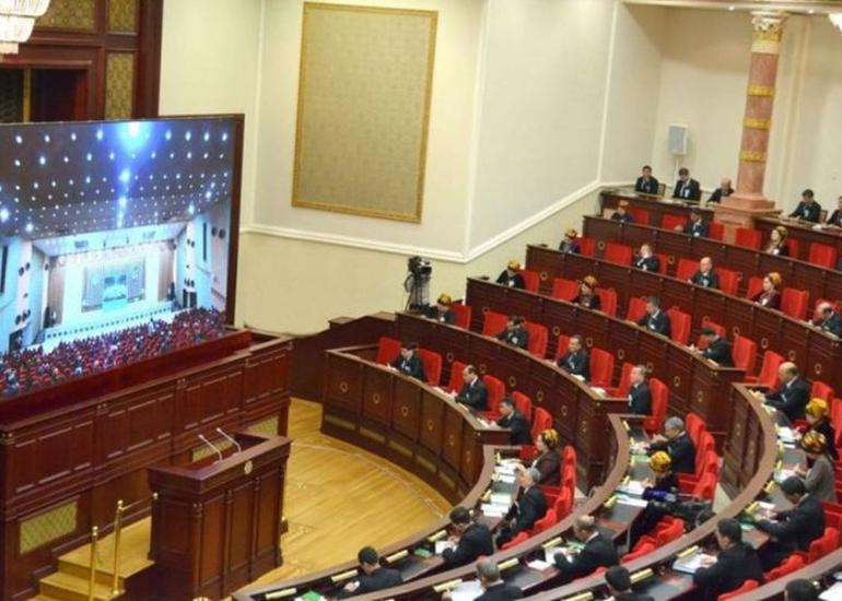 Türkmənistan parlamenti “Dostluq” yatağına dair Azərbaycanla anlaşmanı ratifikasiya edib