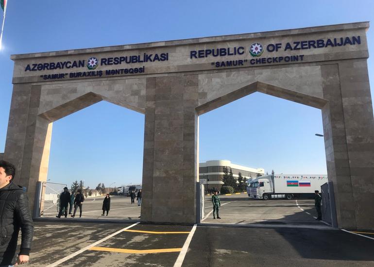 Rusiya səfirliyi öz vətəndaşlarına Azərbaycanı quru sərhədlə tərk etməyə yardım göstərəcək