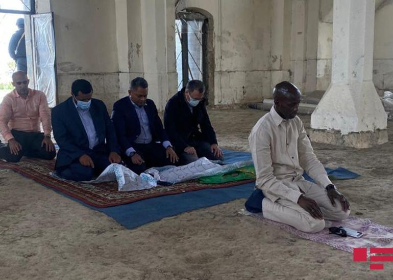 İƏT Təmas Qrupuna daxil olan ölkələrin daimi nümayəndələri Ağdam Cümə məscidində namaz qılıb