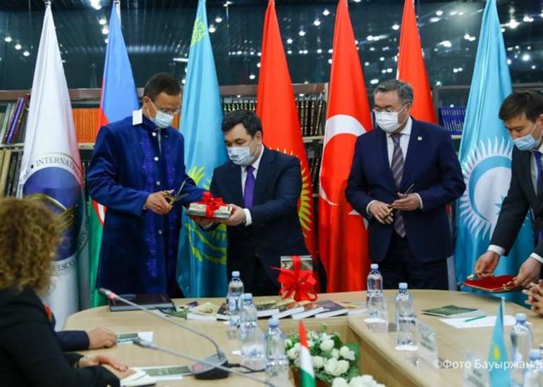 Macarıstan və Qazaxıstan xarici işlər nazirləri Türk Akademiyasını ziyarət ediblər