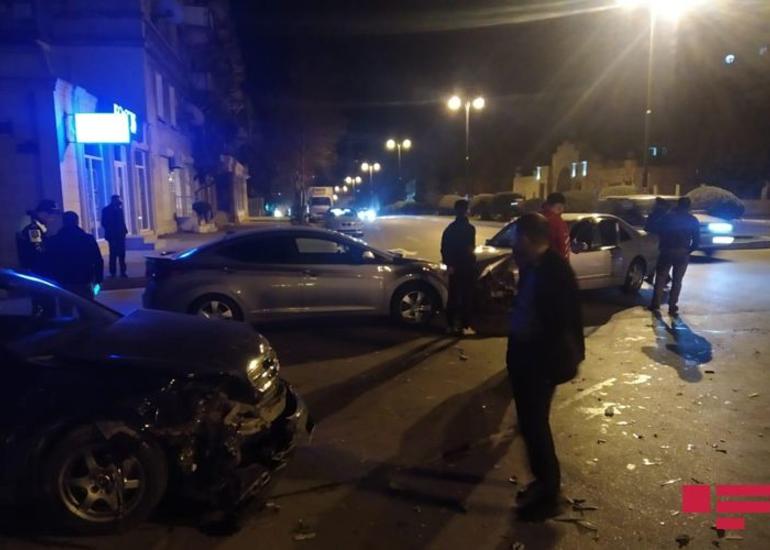 Bakıda üç avtomobil toqquşub, xəsarət alan var