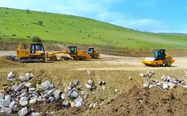 Hadrut-Cəbrayıl-Şükürbəyli yeni avtomobil yolunun tikintisi davam edir