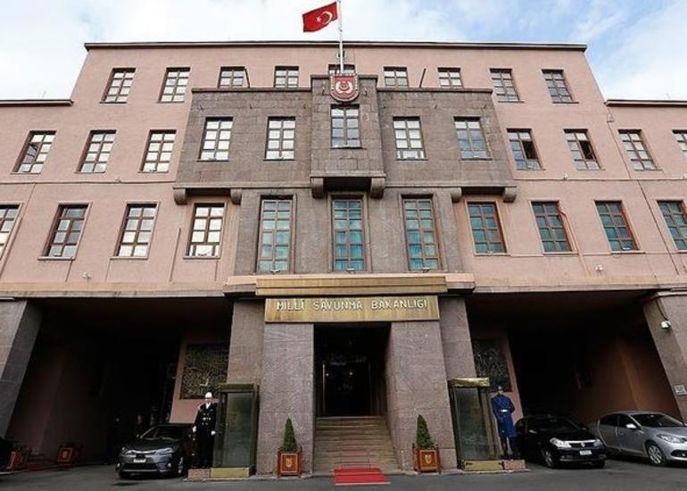 Türkiyənin hərbi təyyarəsi dənizə düşüb