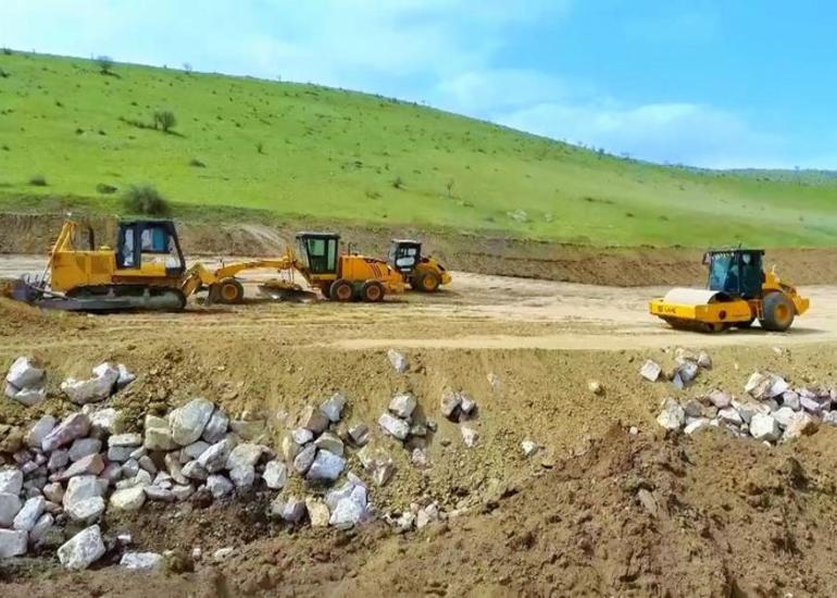 Hadrut-Cəbrayıl-Şükürbəyli yeni avtomobil yolunun tikintisi davam edir