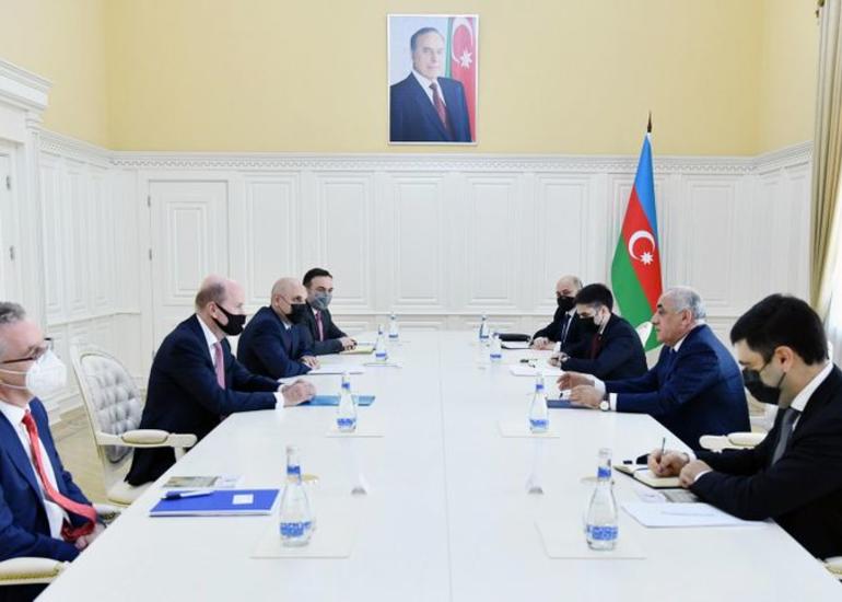 Əli Əsədov BP-nin regional prezidenti ilə görüşüb