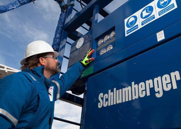 "Schlumberger"nin xalis mənfəəti 20% azalıb