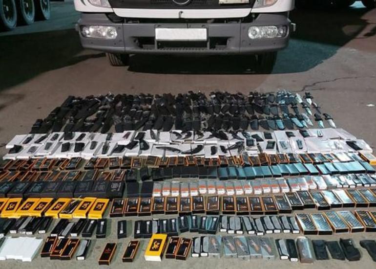 Gömrükçülər 350 ədəd soyuq silah aşkarlayıb